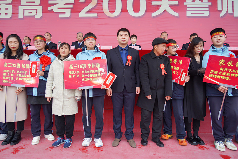 助學筑夢鑄青春！滑縣一中舉行宏達集團獎學金發放儀式
